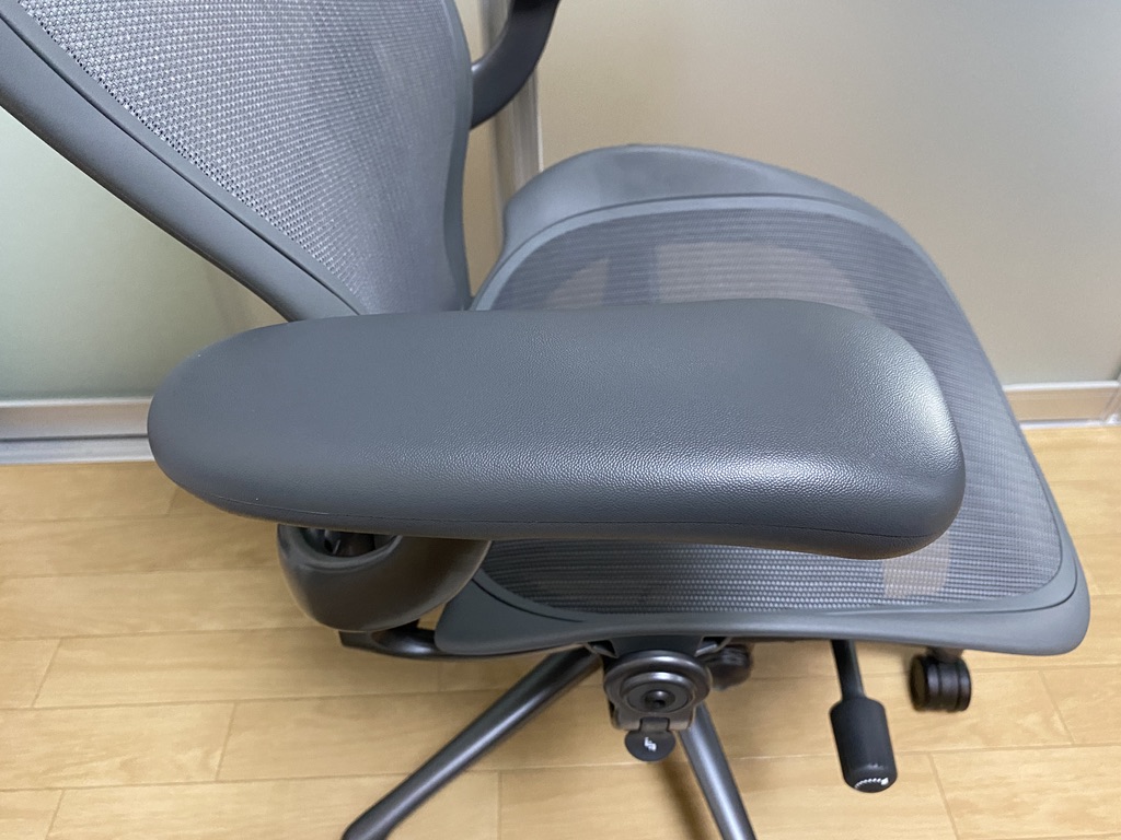 アーロンチェア（カーボン）アームレスト