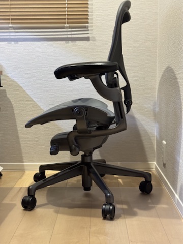 アーロンチェア（カーボン）前傾姿勢モード