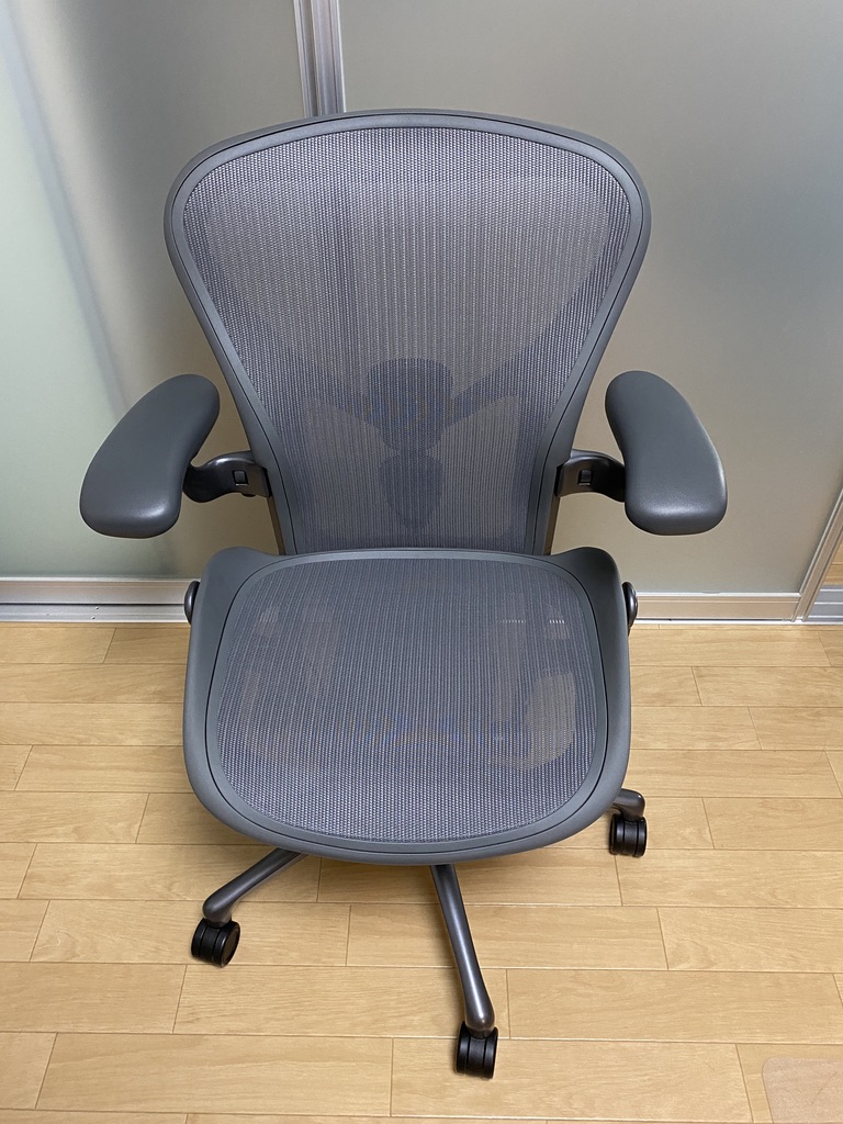 アーロンチェア（カーボン）