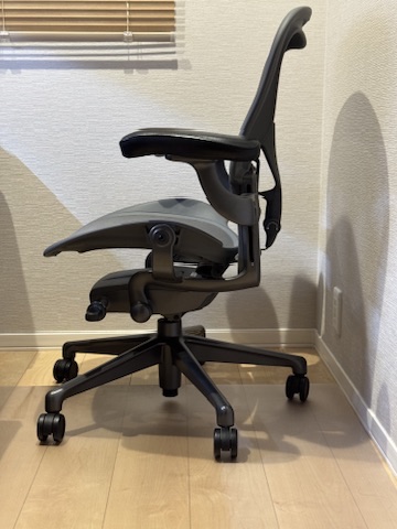 アーロンチェア（カーボン）通常リクライニングモード