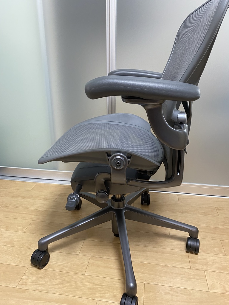 アーロンチェア（カーボン）