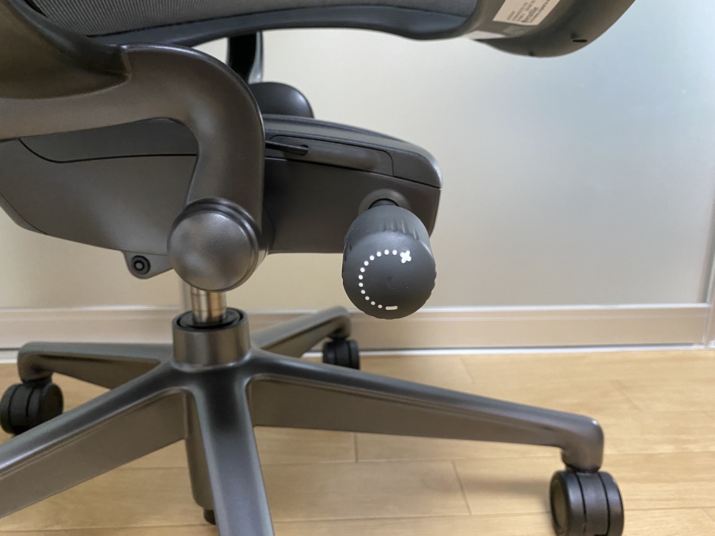 アーロンチェア（カーボン）リクライニングレバー