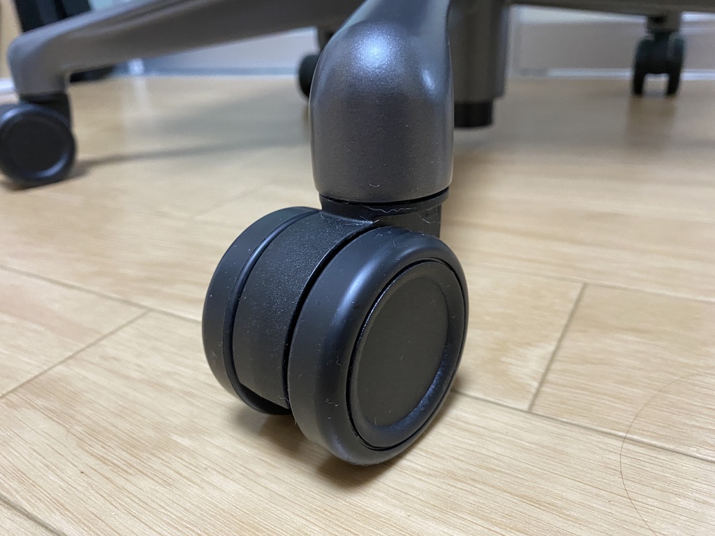 アーロンチェア（カーボン）キャスター